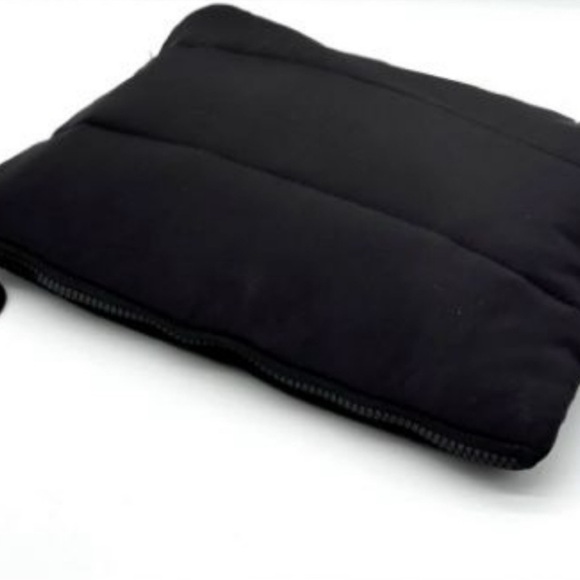 Chanel VIP make up bag - Picture 3 of 4